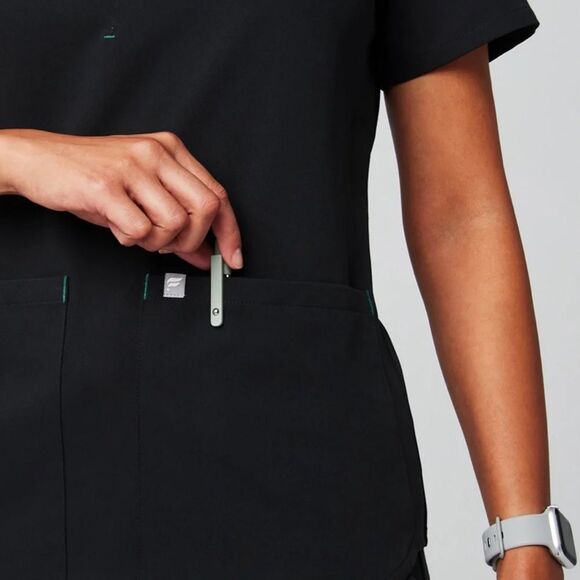 Fabletics Method 2-Pocket Scrub Top Black‎ Small New With Tags - Picture 4 of 7